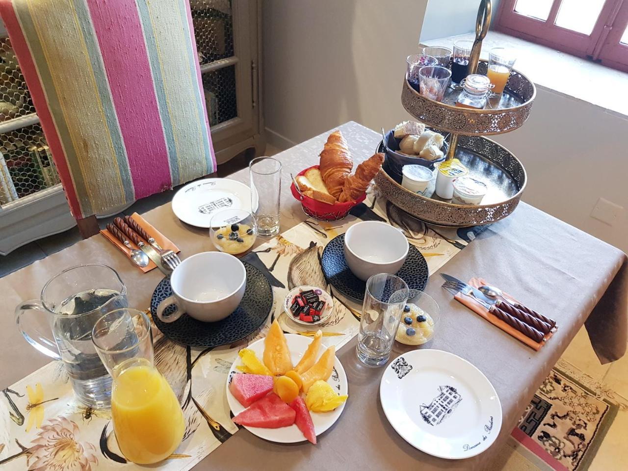 佩西松城堡酒店 Poncins 外观 照片