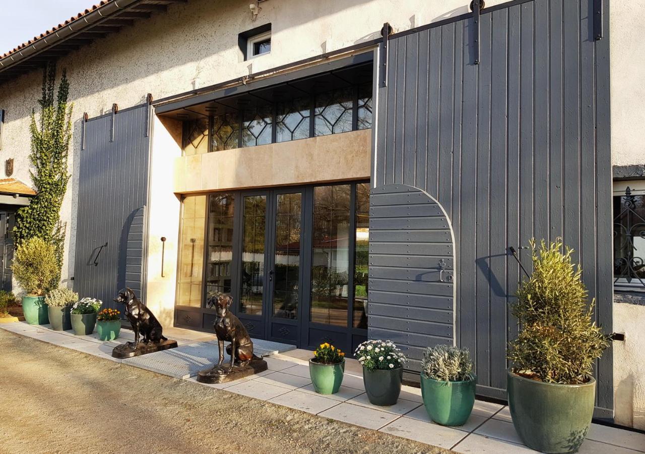 佩西松城堡酒店 Poncins 外观 照片